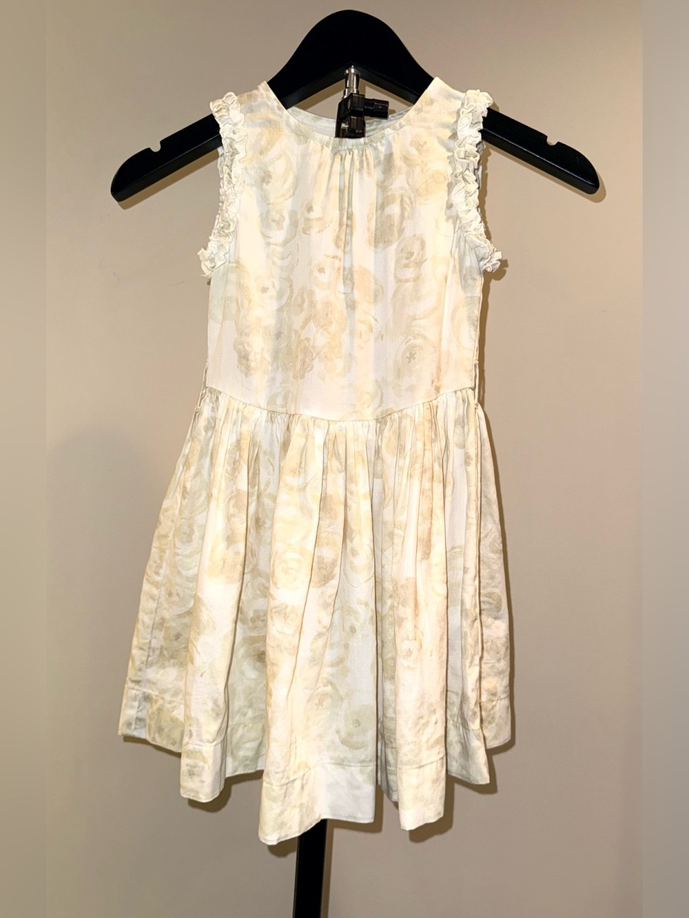 Petit Bateau dress w/an ivory floral pattern and delicate ruffled shoulder, sz 5